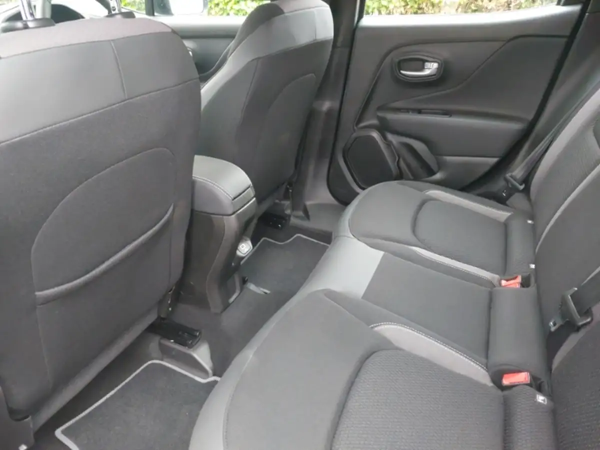 2023-jeep-renegade-13-gse-limited-big-5