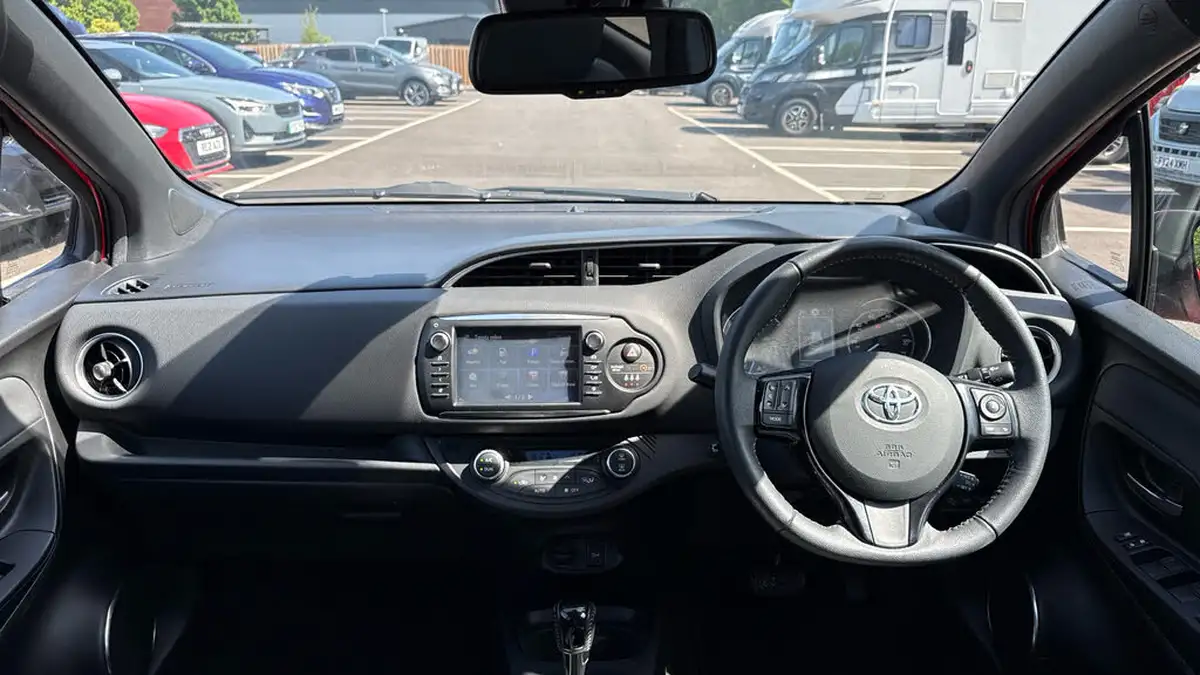 2018-toyota-yaris-15-vvt-i-excel-hybrid-big-10