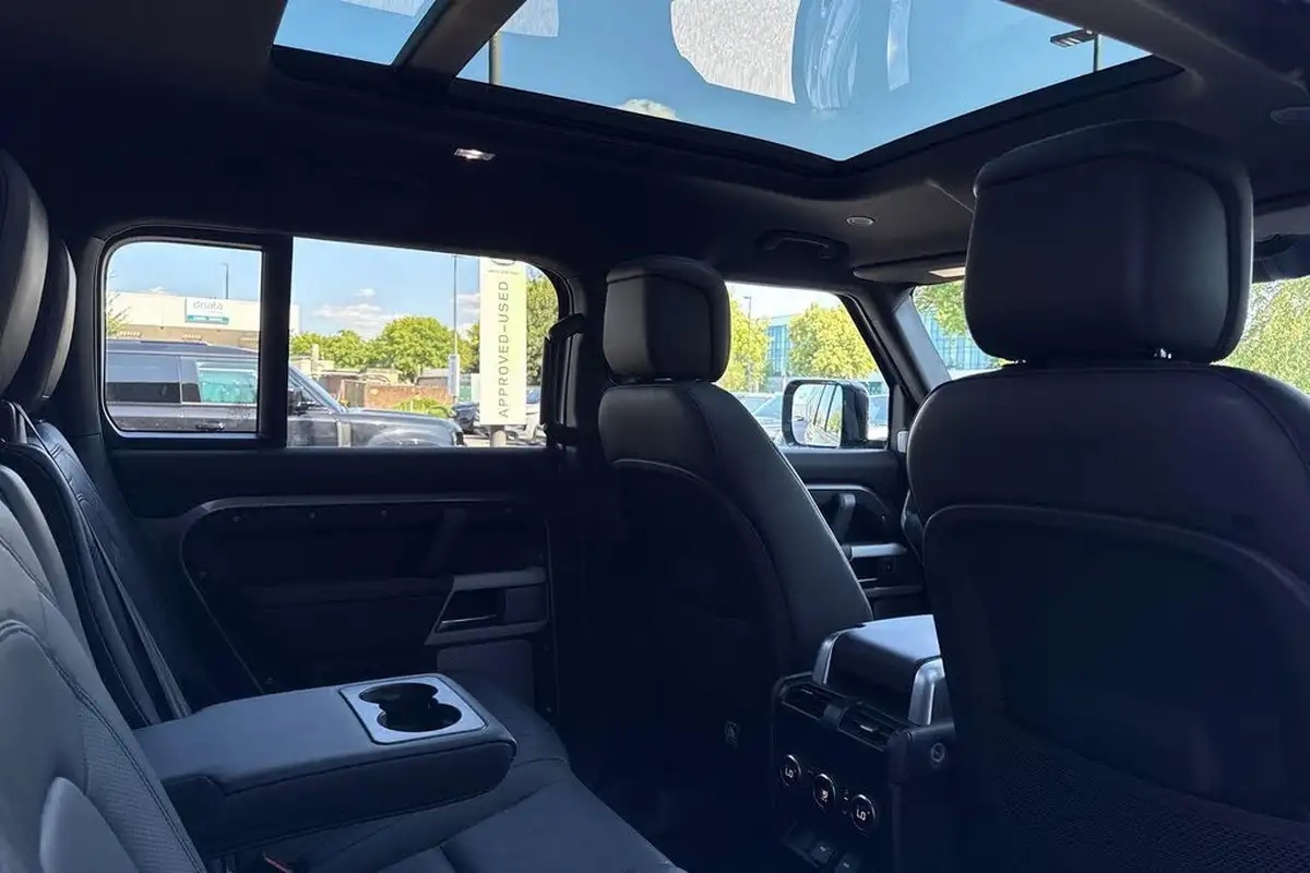 2023-land-rover-110-defender-30-d300-hse-big-40