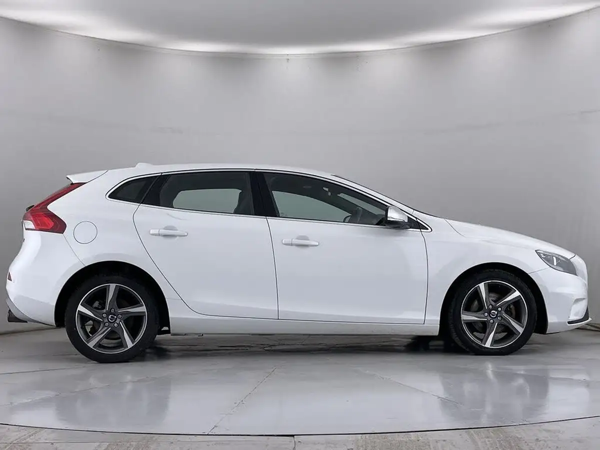 2016-volvo-v40-20-t2-r-design-big-14