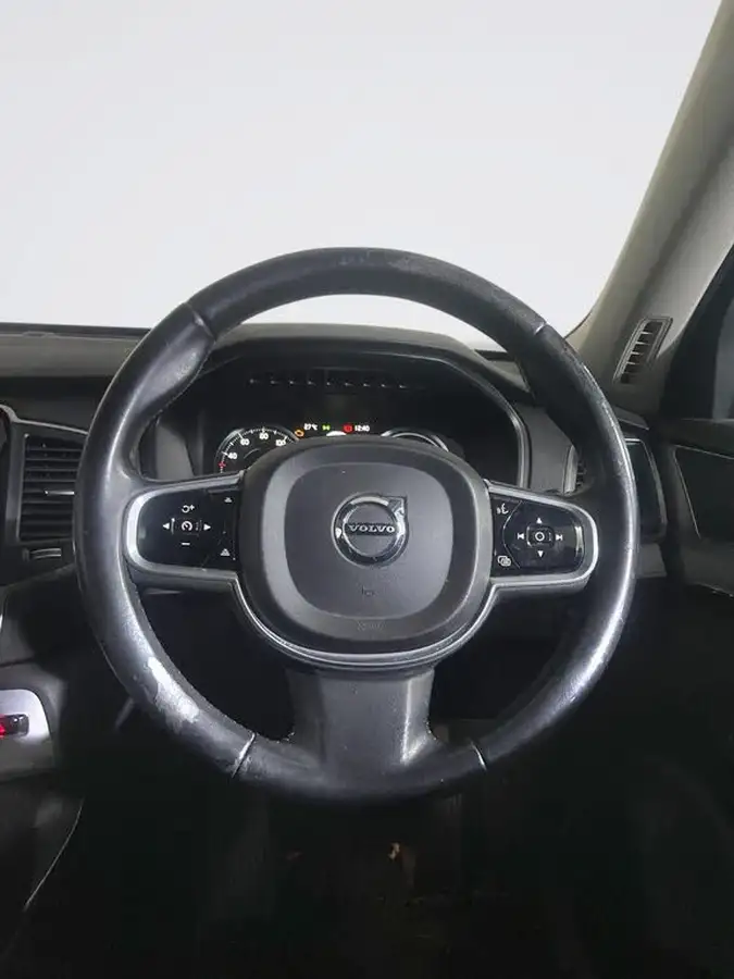 2016-volvo-xc90-20-t8-momentum-big-11