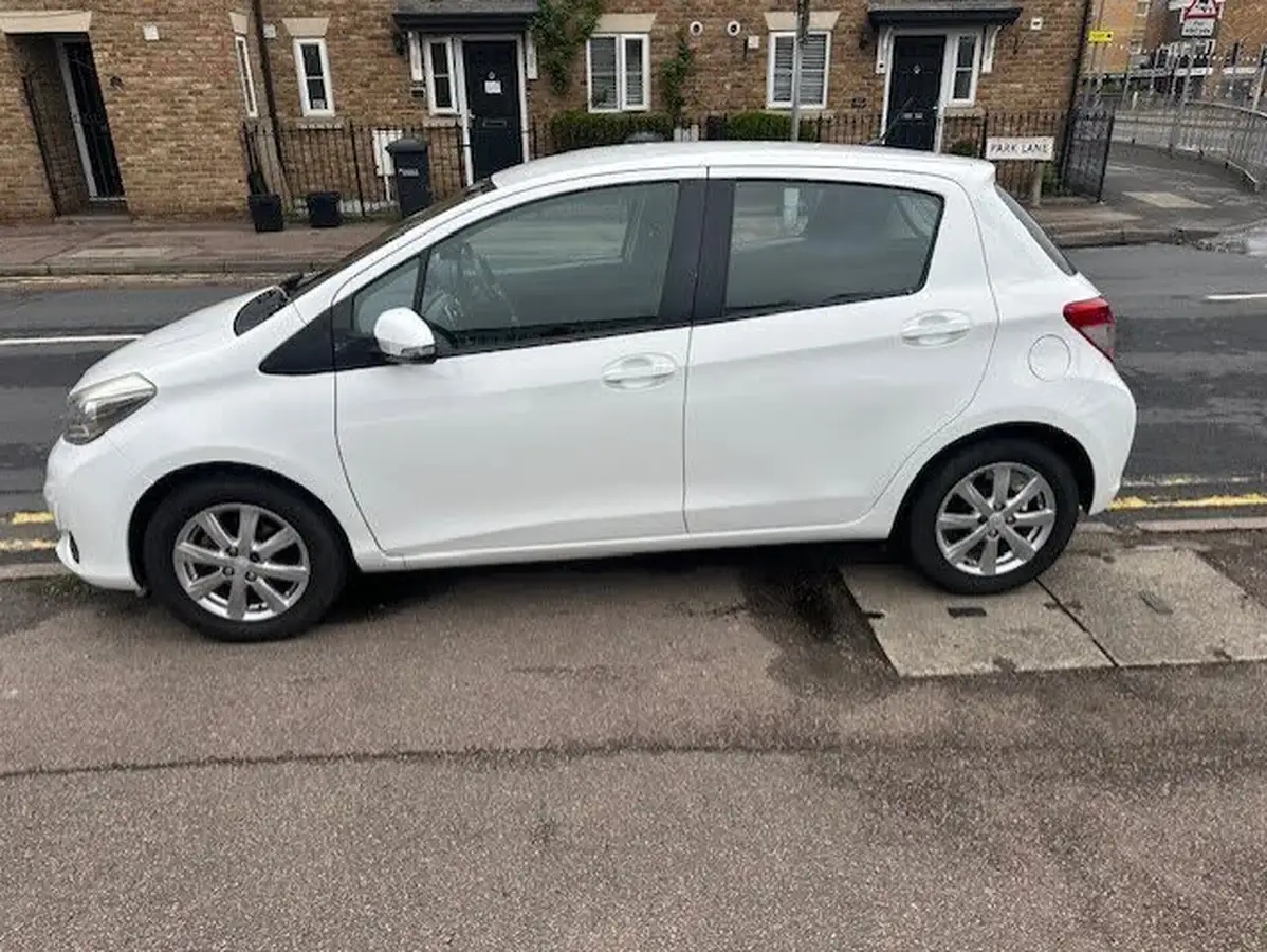 2013-toyota-yaris-133-tr-vvt-i-5d-big-4
