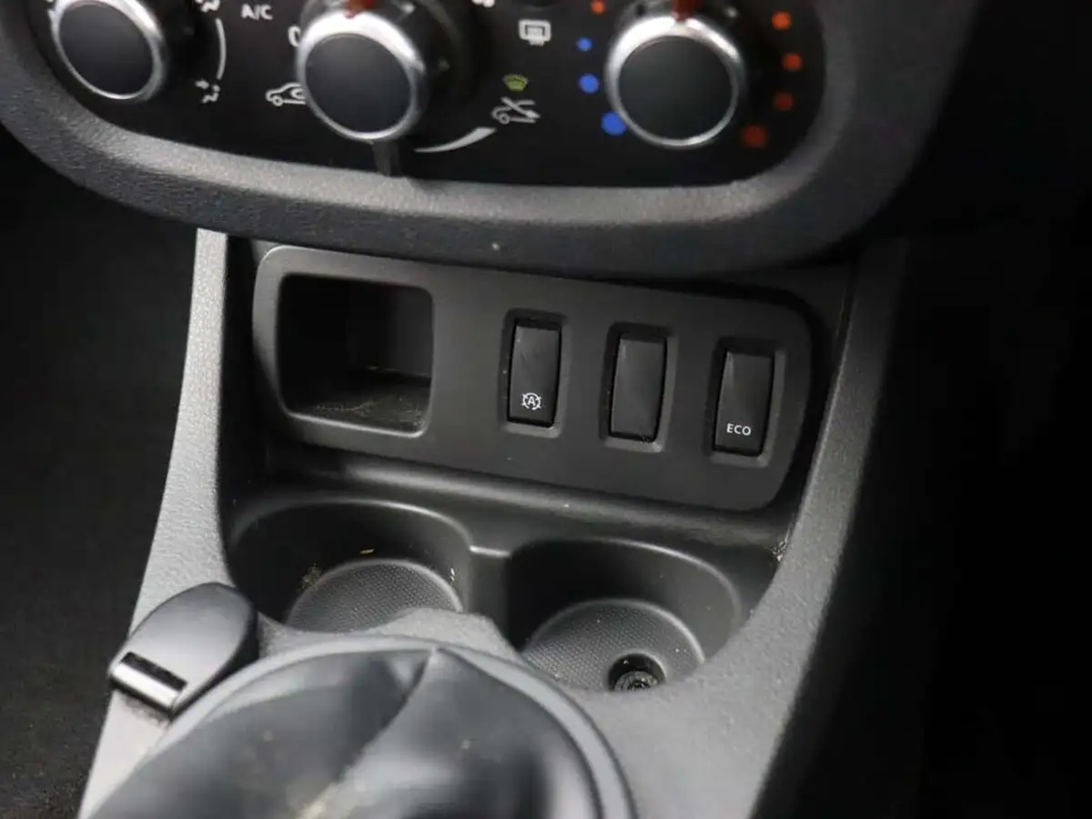 2017-dacia-duster-15dci-laureate-110bhp-ss-station-wagon-5d-auto-big-27