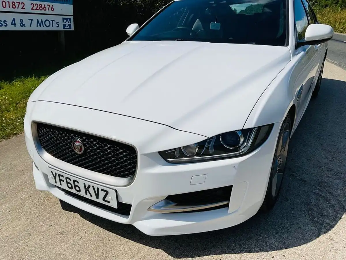 2016-jaguar-xe-20d-r-sport-180ps-big-11