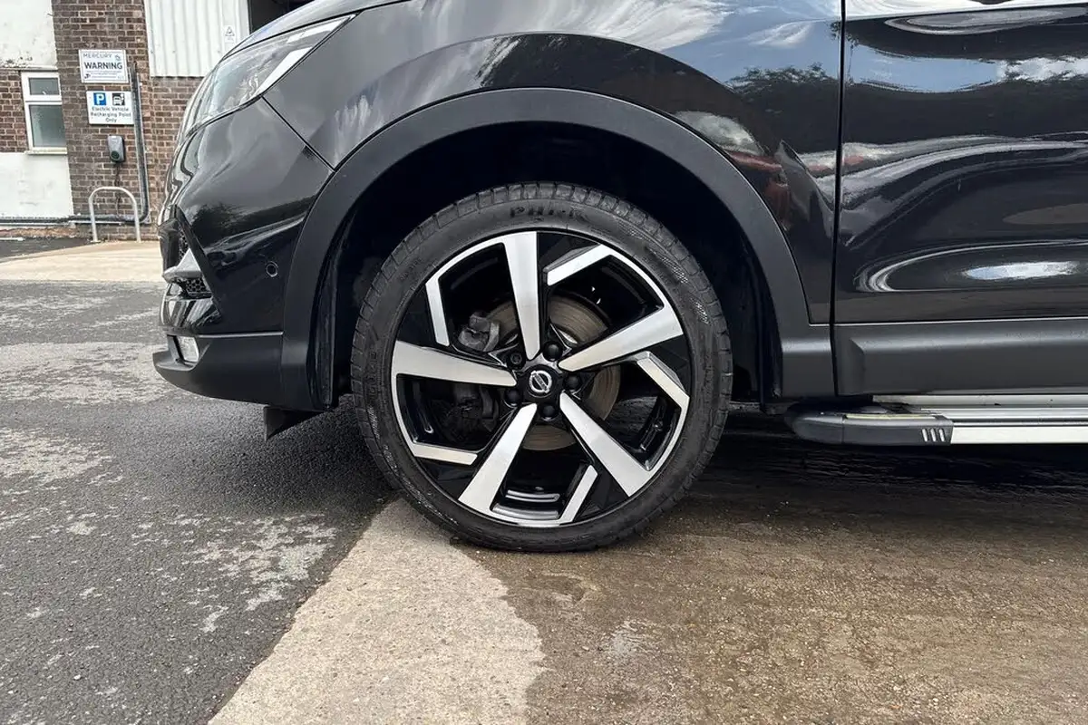 2019-nissan-qashqai-15dci-tekna-19in-alloysglass-roof-pack-dct-big-9