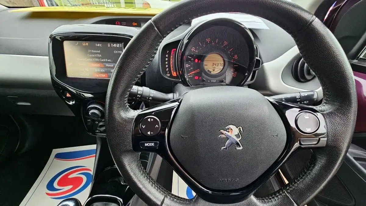 2016-peugeot-108-12-puretech-allure-hatchback-3d-big-21