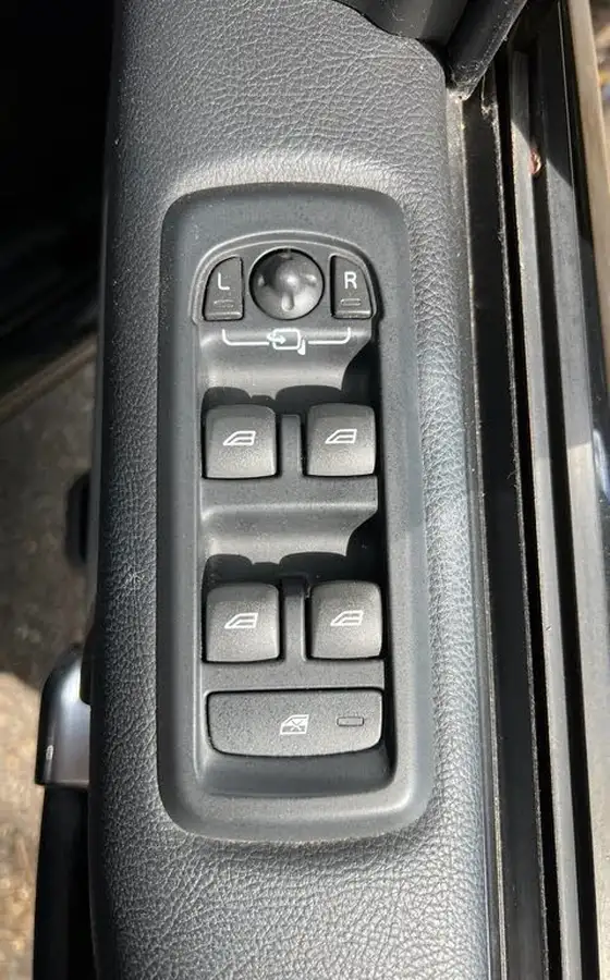 2015-land-rover-discovery-4-30td-se-tech-big-14