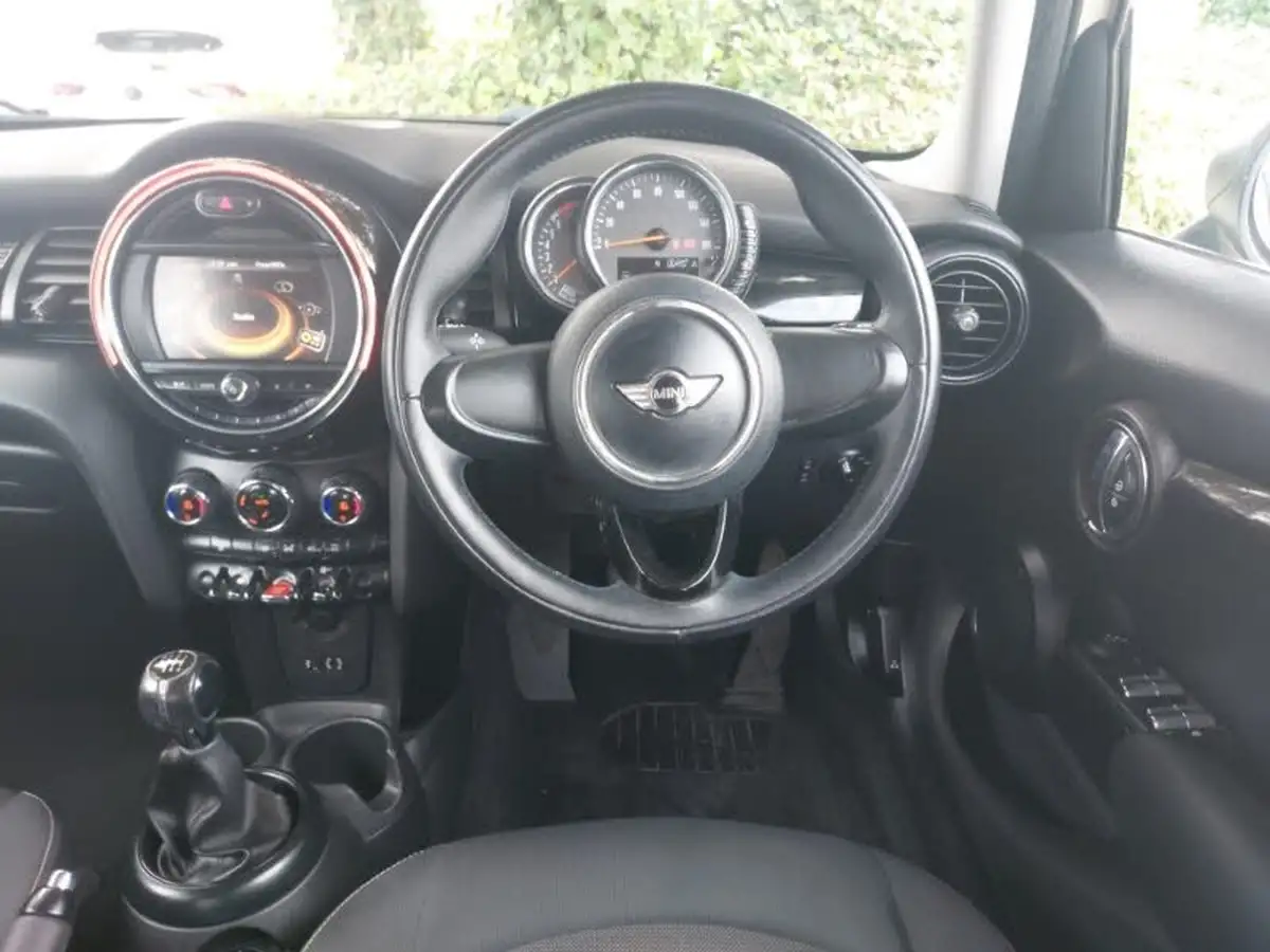 2015-mini-cooper-12-one-ss-5d-big-6