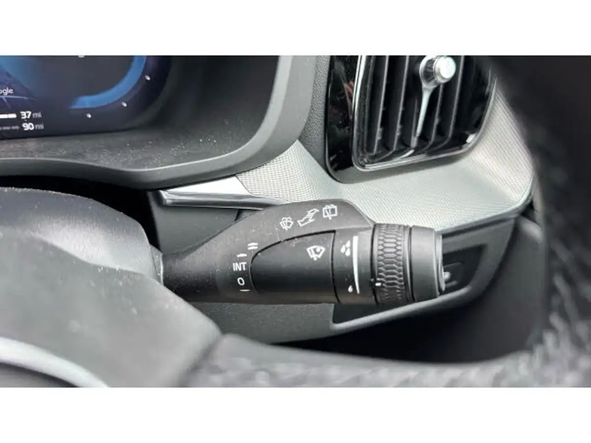 2025-volvo-xc60-20-t6-plus-black-edition-big-23