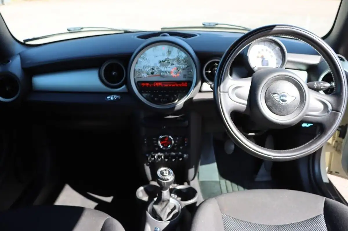 2013-mini-cooper-16-cooper-122bhp-convertible-2d-big-17