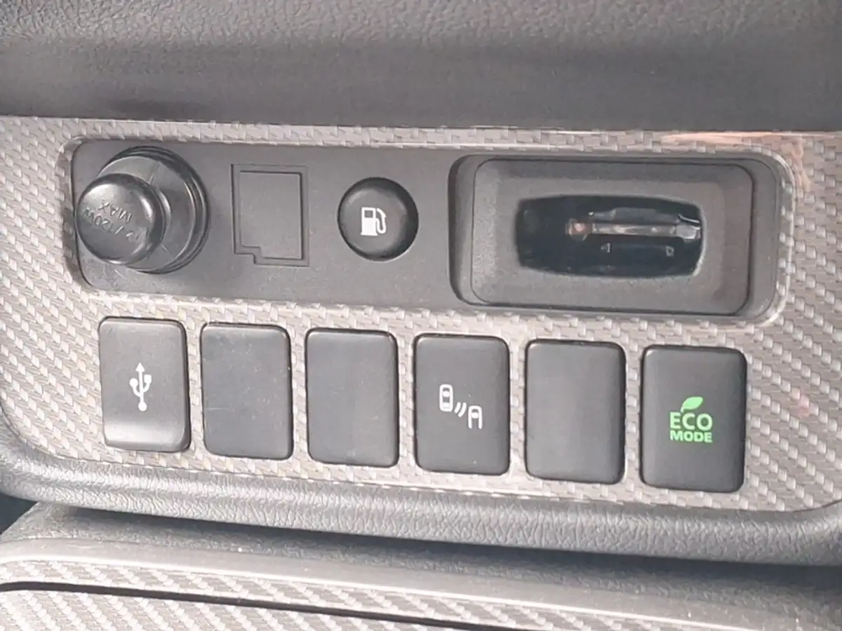 2021-mitsubishi-outlander-24-dynamic-phev-big-12