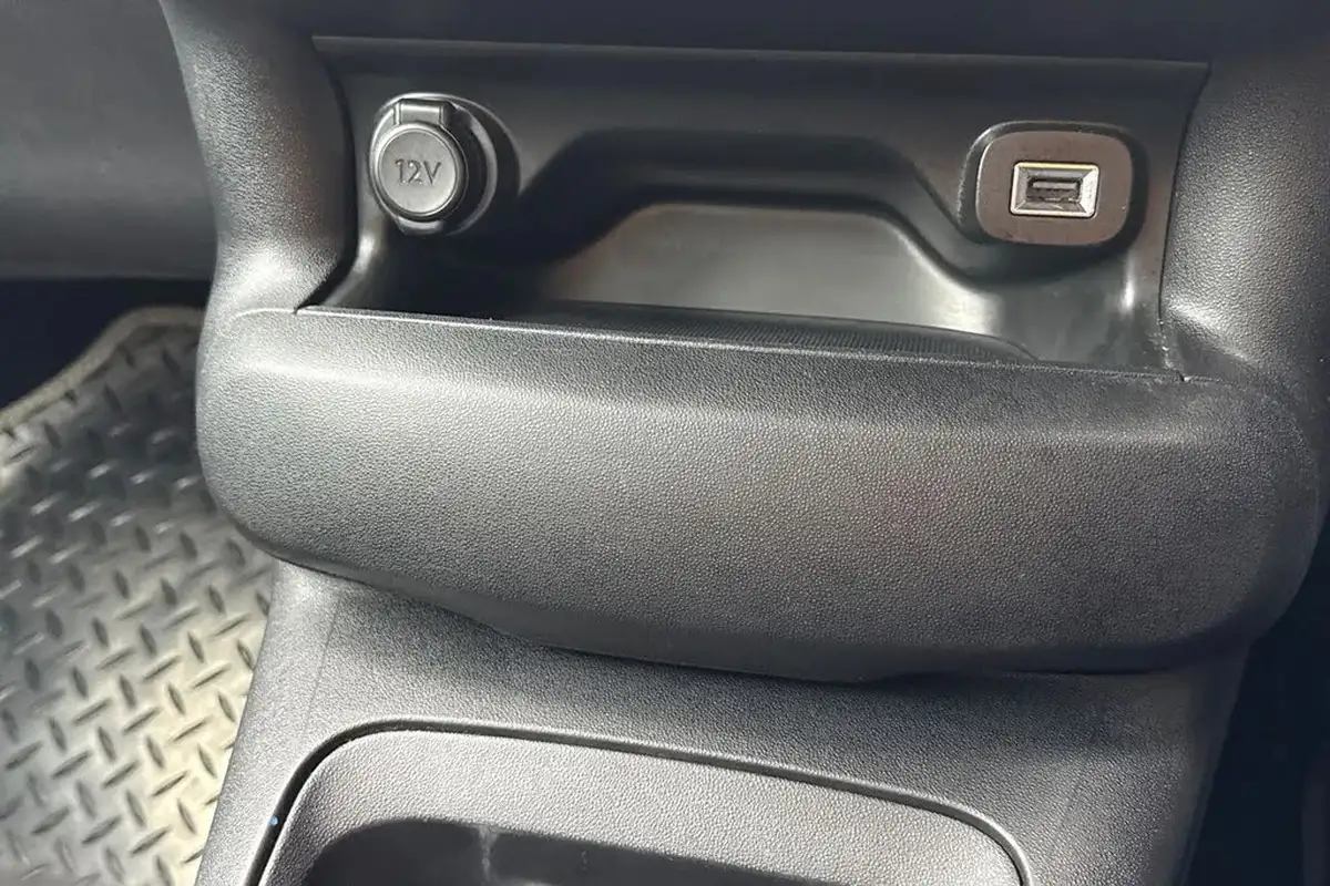 2018-citroen-c4-cactus-16bluehdi-flair-big-44