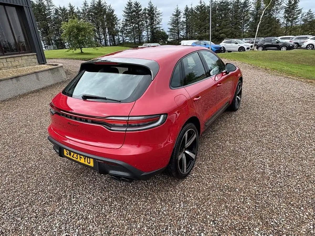 2023-porsche-macan-20-big-4