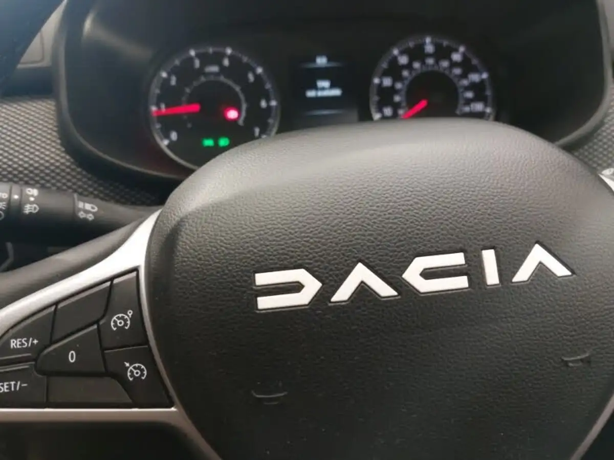 2023-dacia-sandero-10-tce-expression-90bhp-big-16