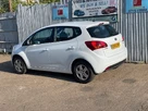 2014-kia-venga-14-1-air-small-32