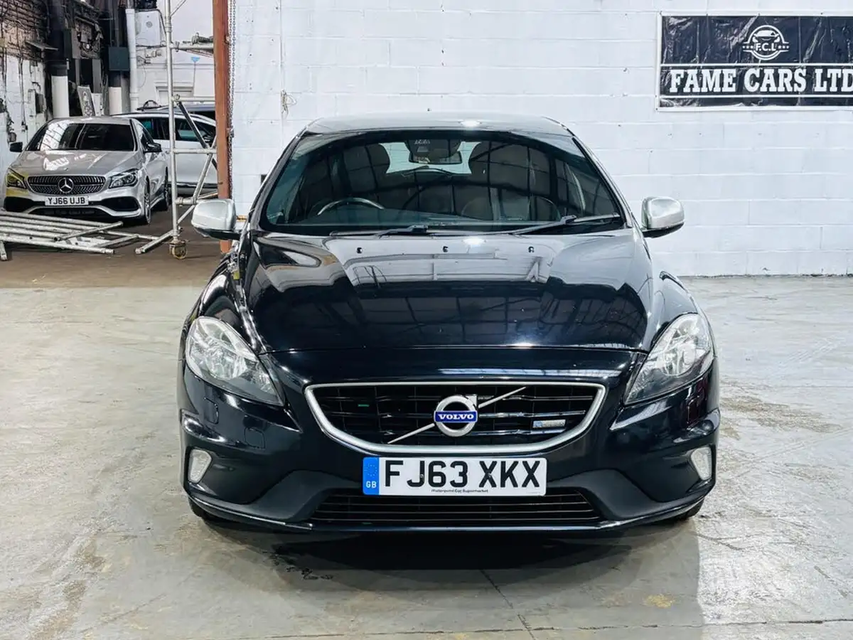 2013-volvo-v40-16td-d2-r-design-nav-big-1