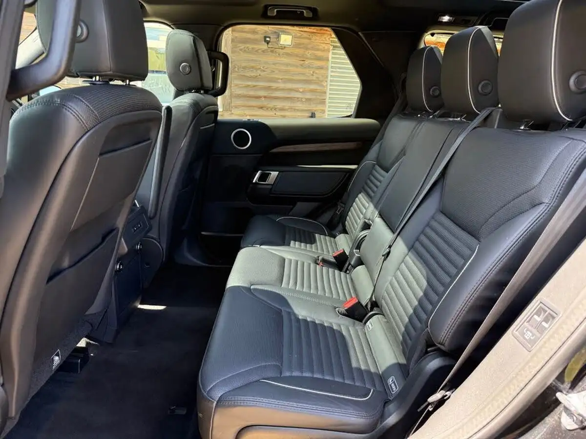 2019-land-rover-discovery-30-sd6-commercial-hse-big-32