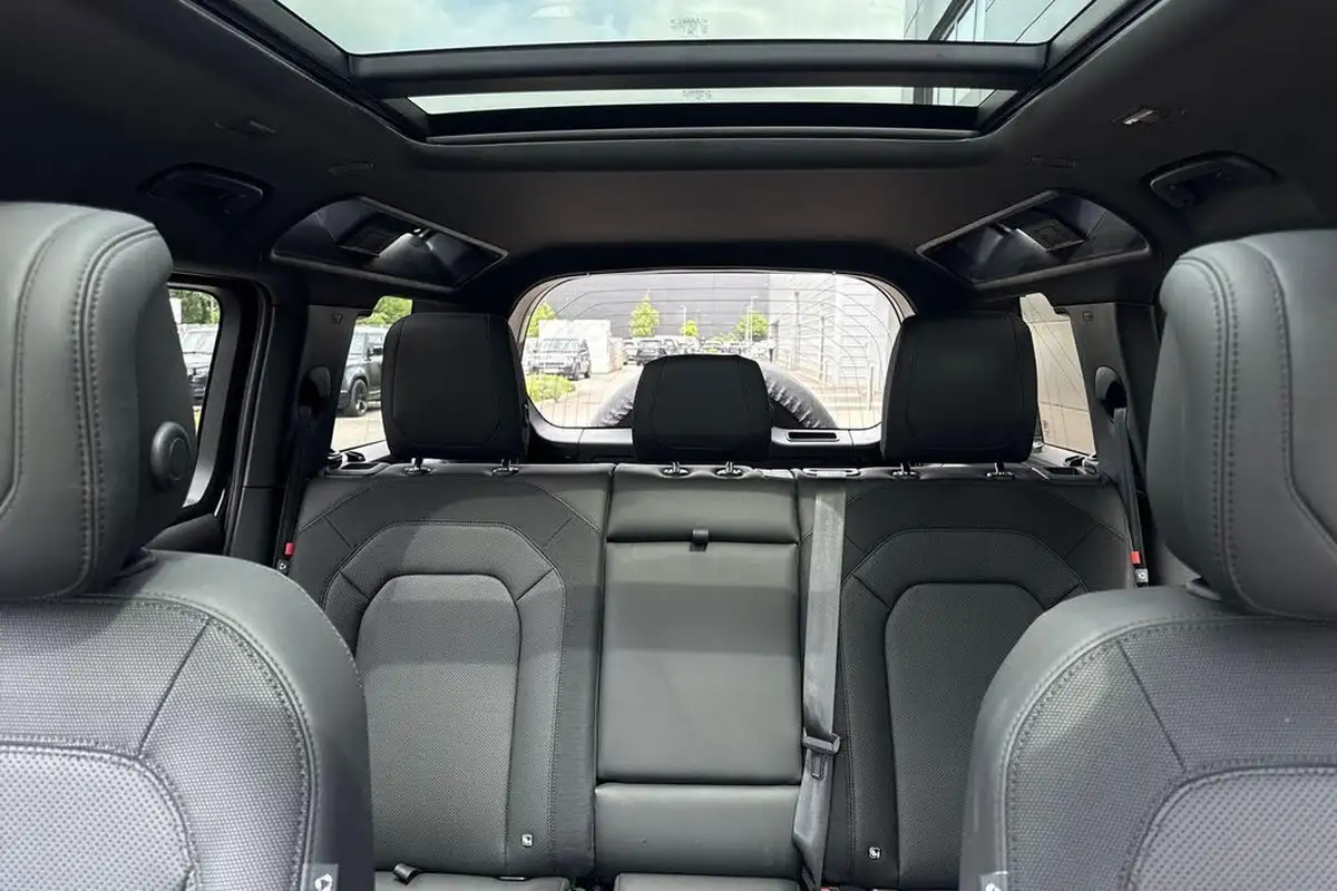 2022-land-rover-110-defender-20-p400e-x-dynamic-hse-big-41