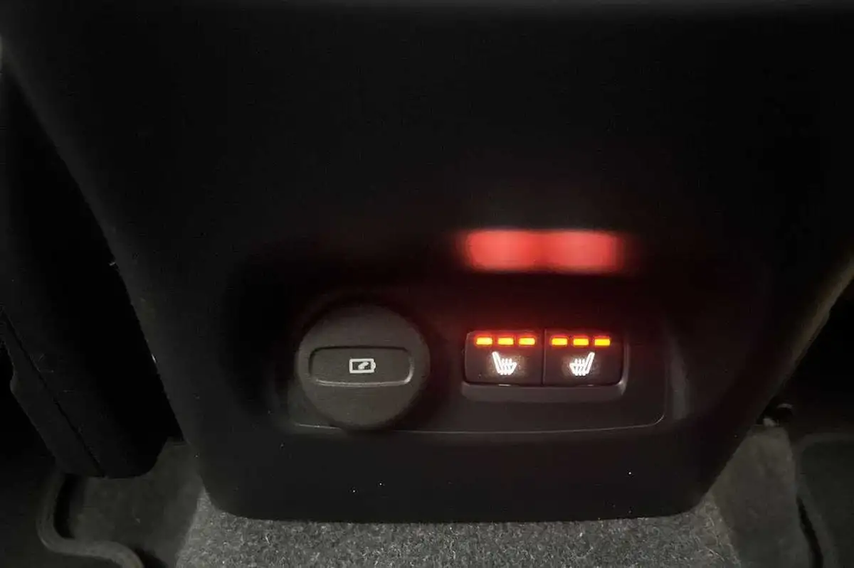2022-volvo-xc40-15-t3-r-design-auto-big-29