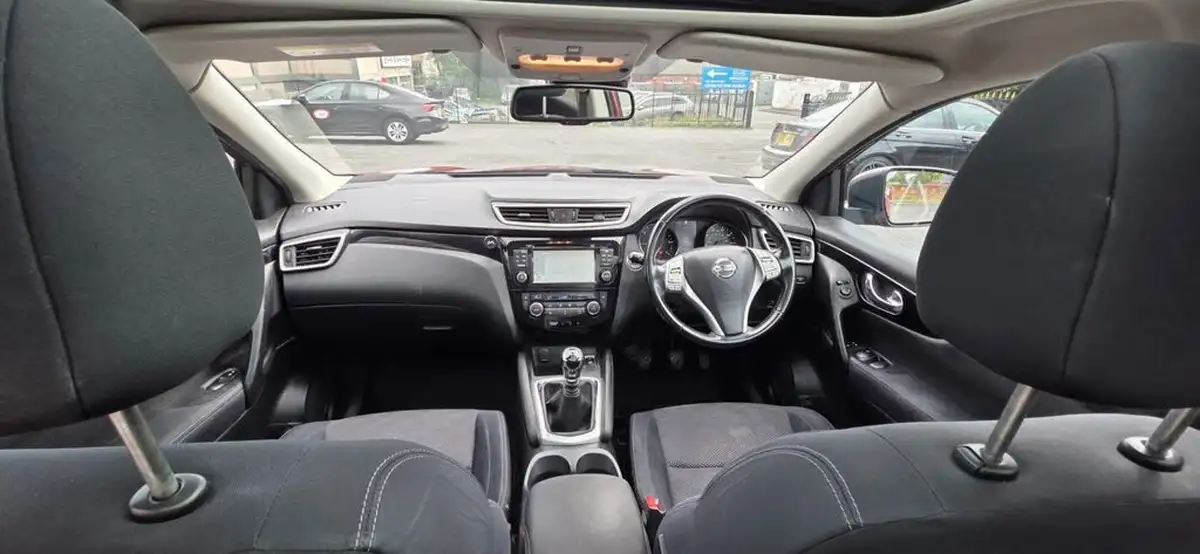 2014-nissan-qashqai-15dci-acenta-premium-big-16