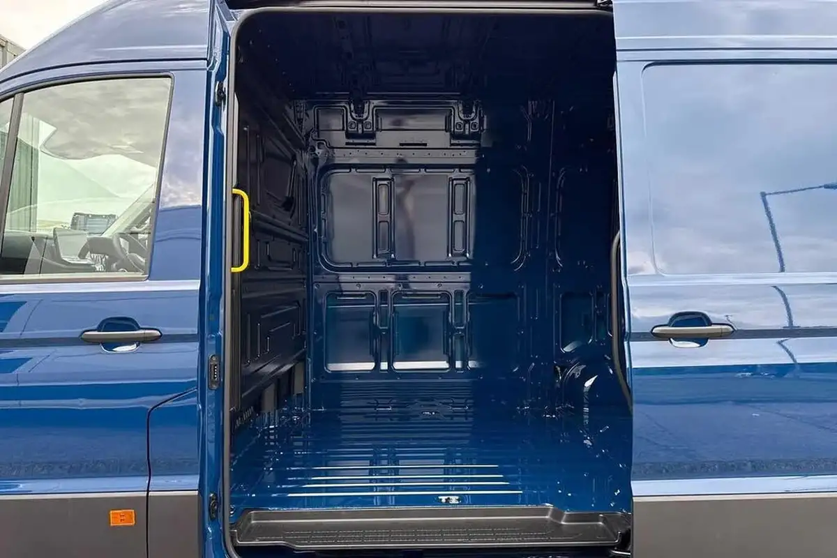 2025-volkswagen-crafter-20tdi-cr35-mwb-commerce-140pseu6d-panel-van-big-26