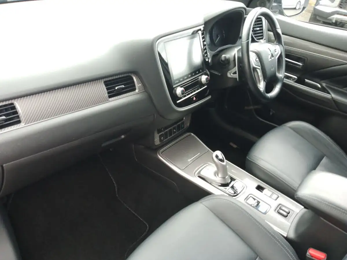 2019-mitsubishi-outlander-24-dynamic-phev-big-9