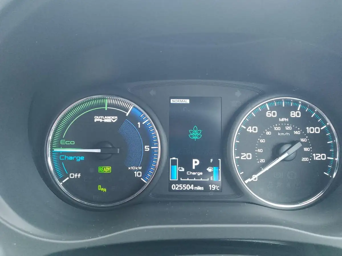 2019-mitsubishi-outlander-24-dynamic-phev-big-33