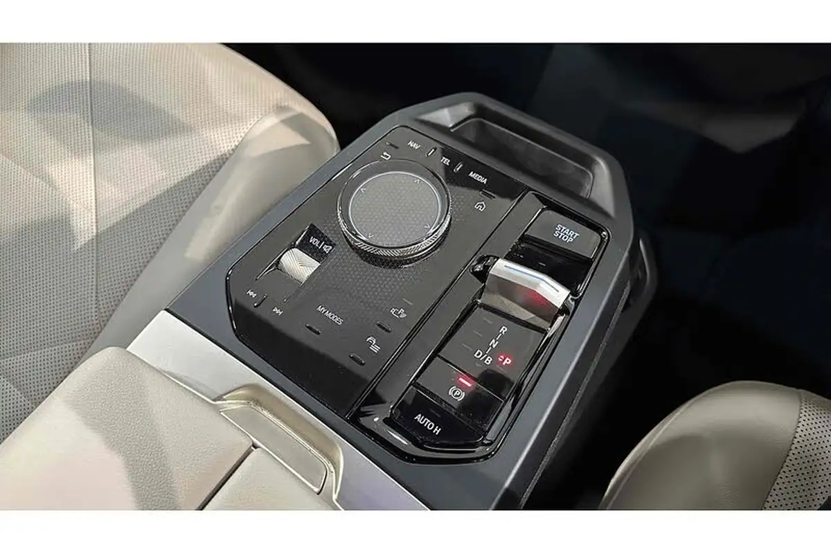 2022-bmw-ix-e-xdrive-40-m-sport-big-56