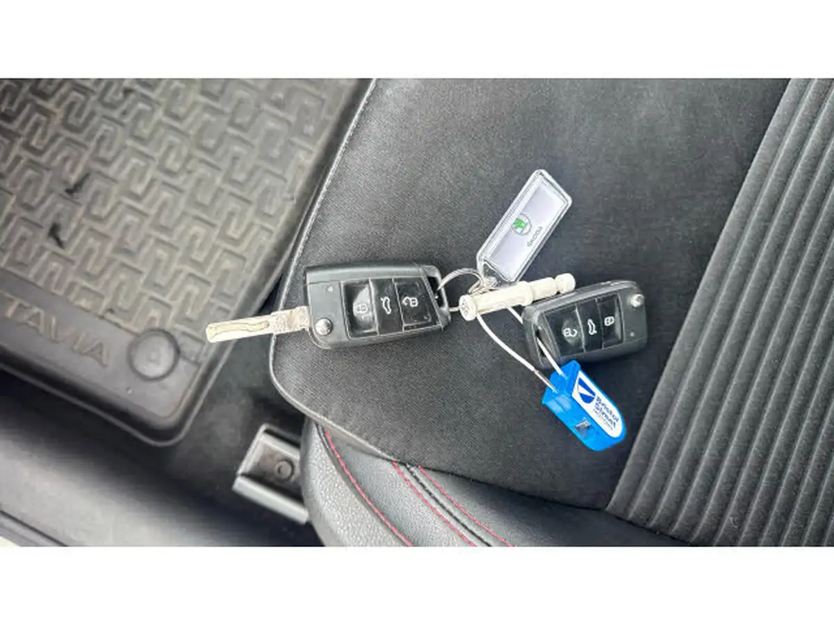 2016-skoda-octavia-20tdi-vrs-hatchback-dsg-big-19