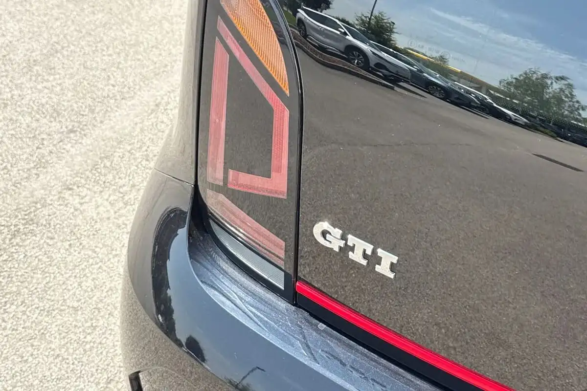 2018-volkswagen-up-10-gti-5d-big-44
