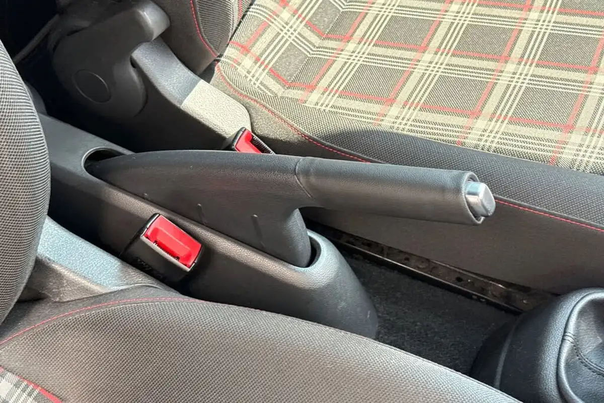 2018-volkswagen-up-10-gti-5d-big-40