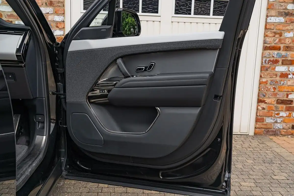 2024-land-rover-range-rover-sport-30-p460e-dynamic-se-big-38