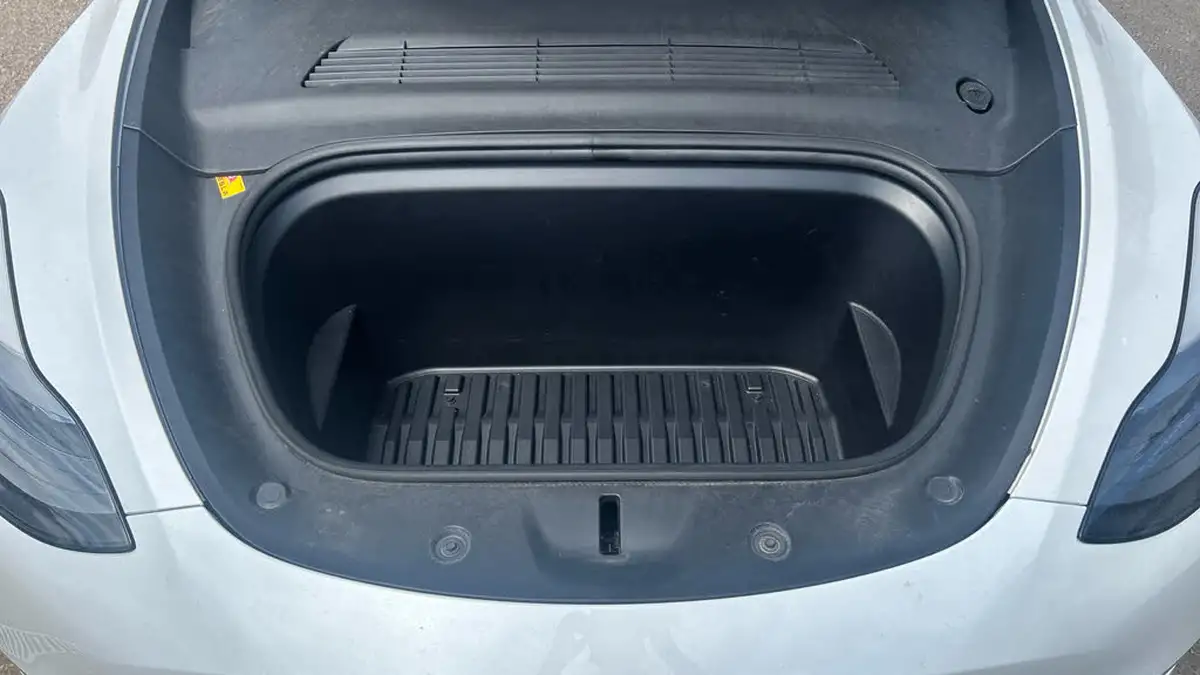 2022-tesla-model-y-e-long-range-big-15