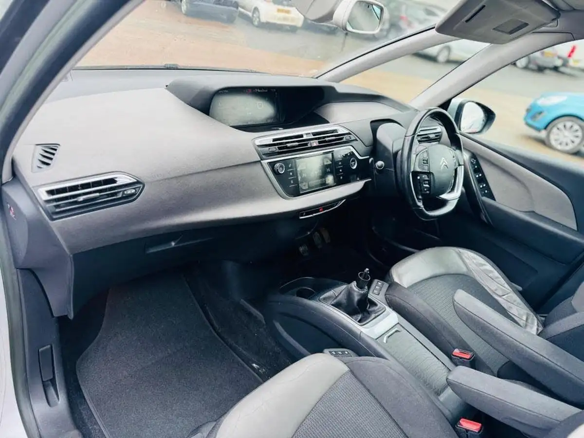 2014-citroen-grand-c4-picasso-16e-hdi-exclusive-big-3