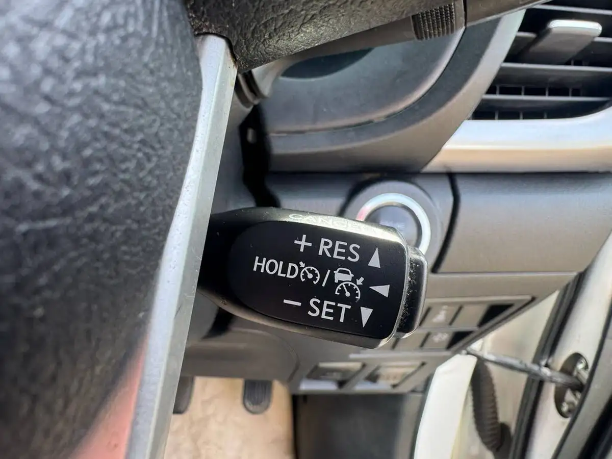 2020-toyota-hi-lux-24d-4d-invincible-150hpeu6dt-e-35t-auto-big-18
