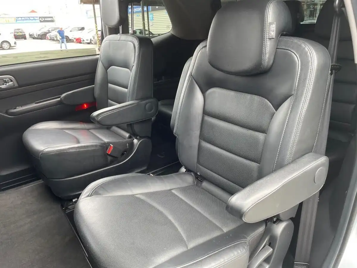 2019-kgm-ssangyong-turismo-22td-ex-big-28