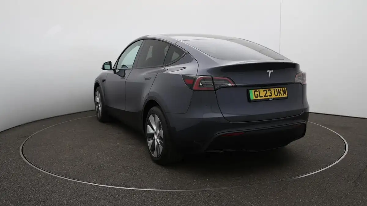 2023-tesla-model-y-e-rwd-big-35
