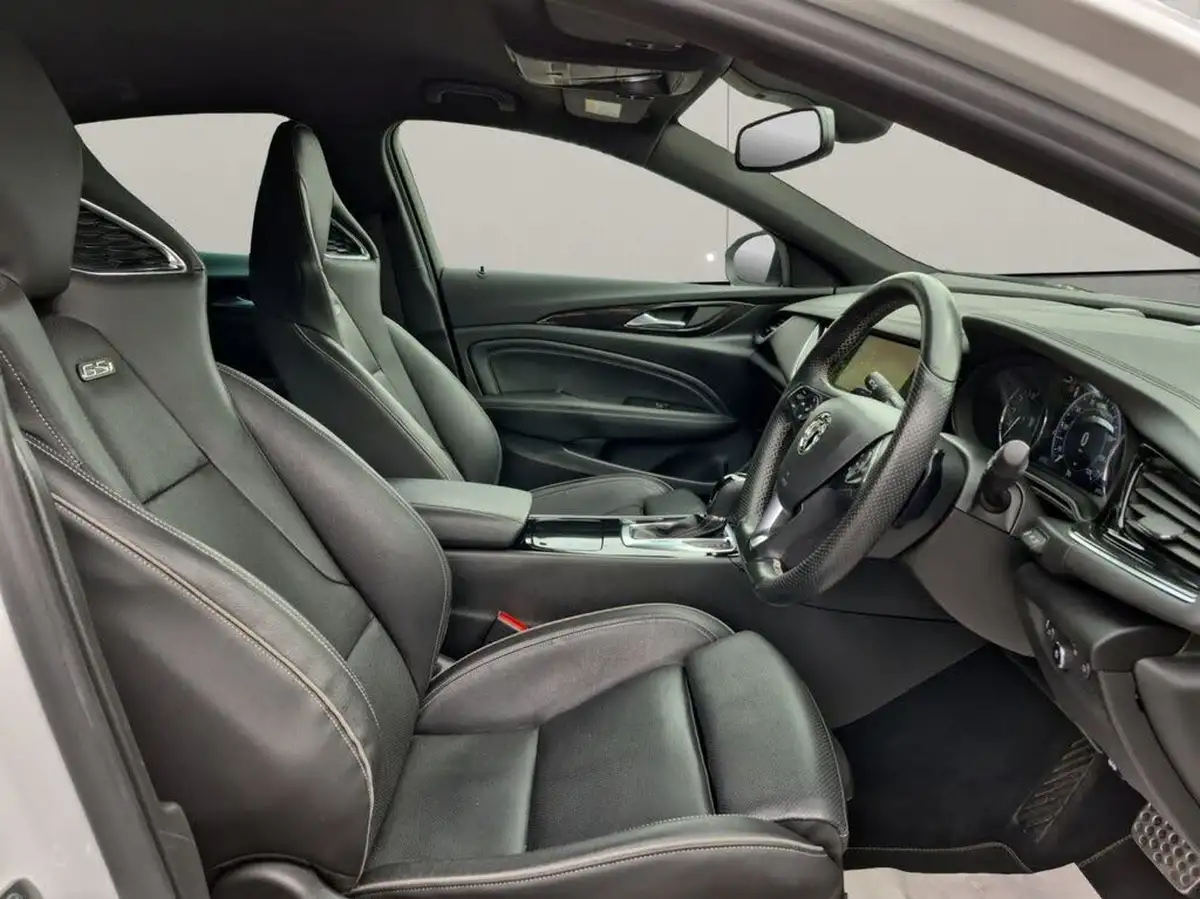 2018-vauxhall-insignia-grand-sport-20-biturbo-gsi-nav-big-13