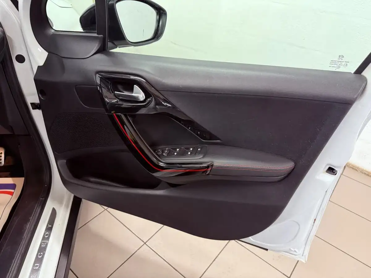 2017-peugeot-2008-suv-12-puretech-gt-line-110bhp-big-22