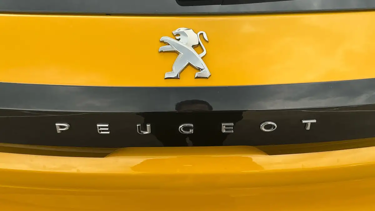 2021-peugeot-208-12-puretech-allure-premium-100bhp-big-25