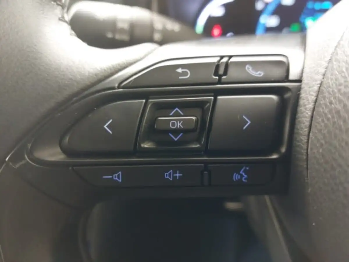 2022-toyota-yaris-15-vvt-i-design-panoramic-roof-big-13