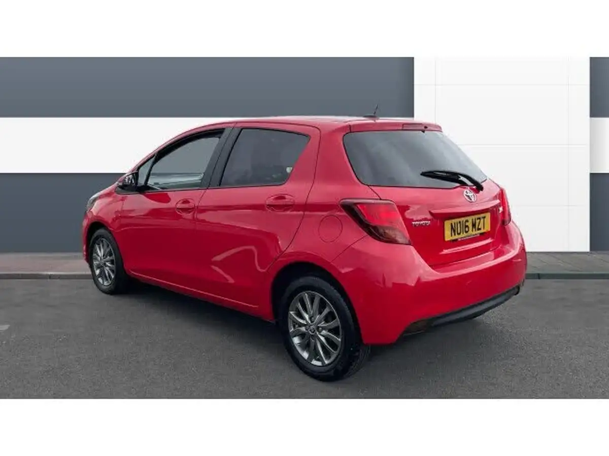 2016-toyota-yaris-133-icon-vvt-i-5d-big-1