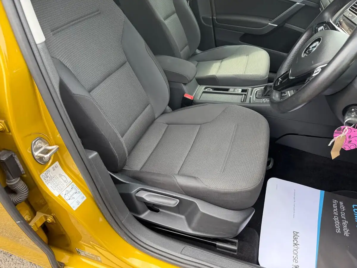 2017-volkswagen-golf-10-tsi-se-nav-ss-hatchback-5d-dsg-big-26