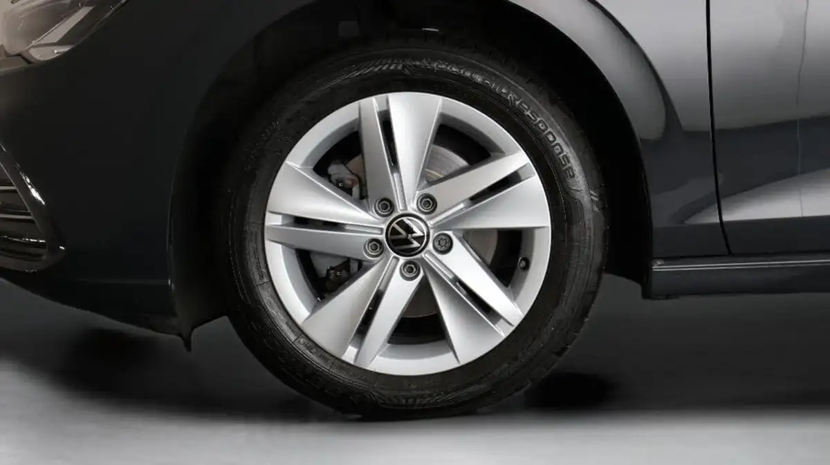 2022-volkswagen-golf-15-tsi-life-150ps-hatchback-big-18