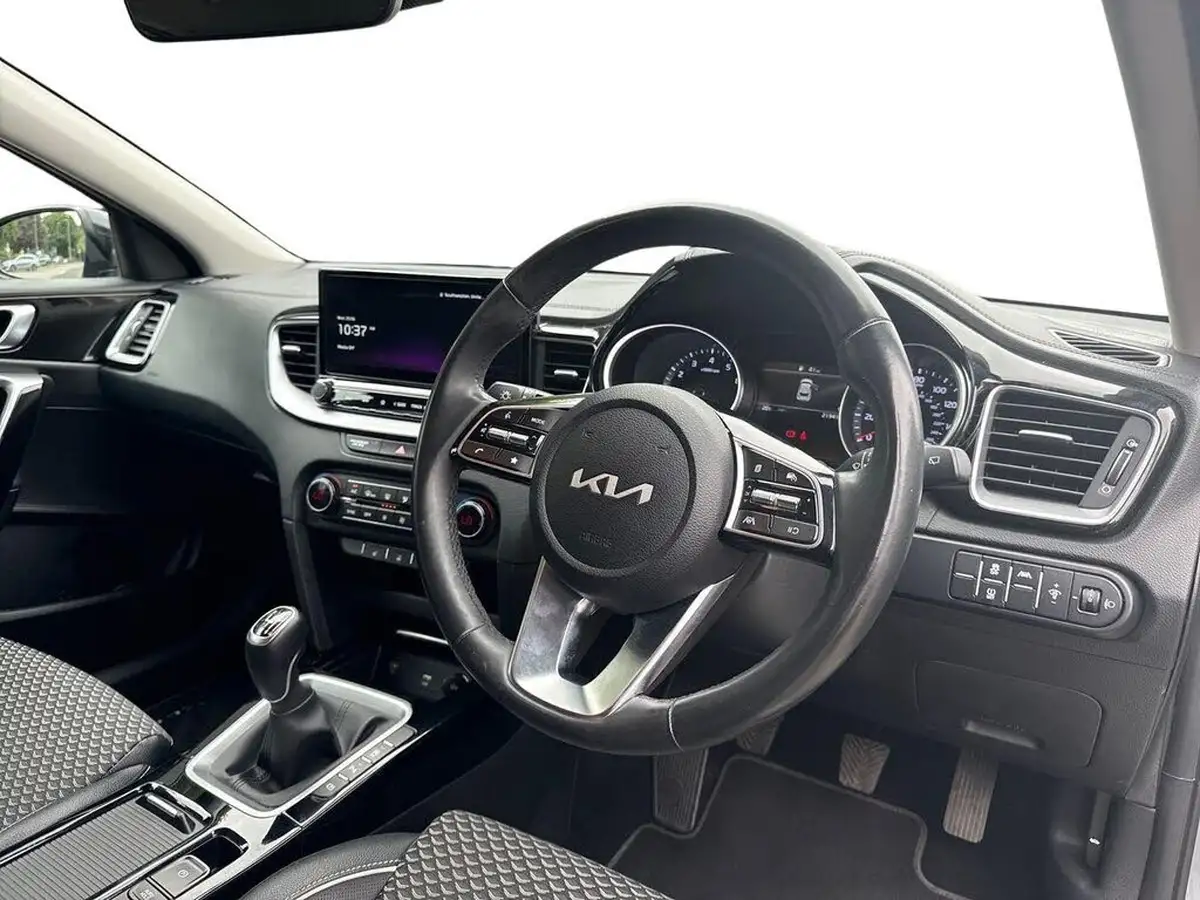 2022-kia-xceed-15-t-gdi-3-big-5