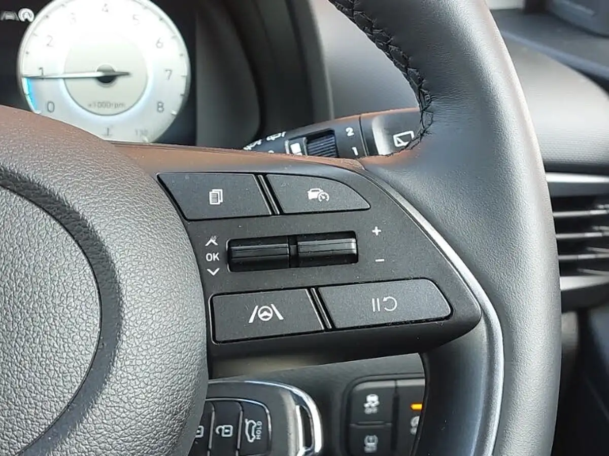2025-hyundai-i20-10-t-gdi-premium-big-9