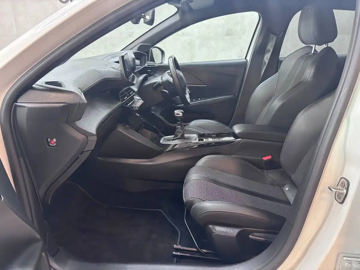 2022-peugeot-208-12-puretech-gt-100ps-big-19