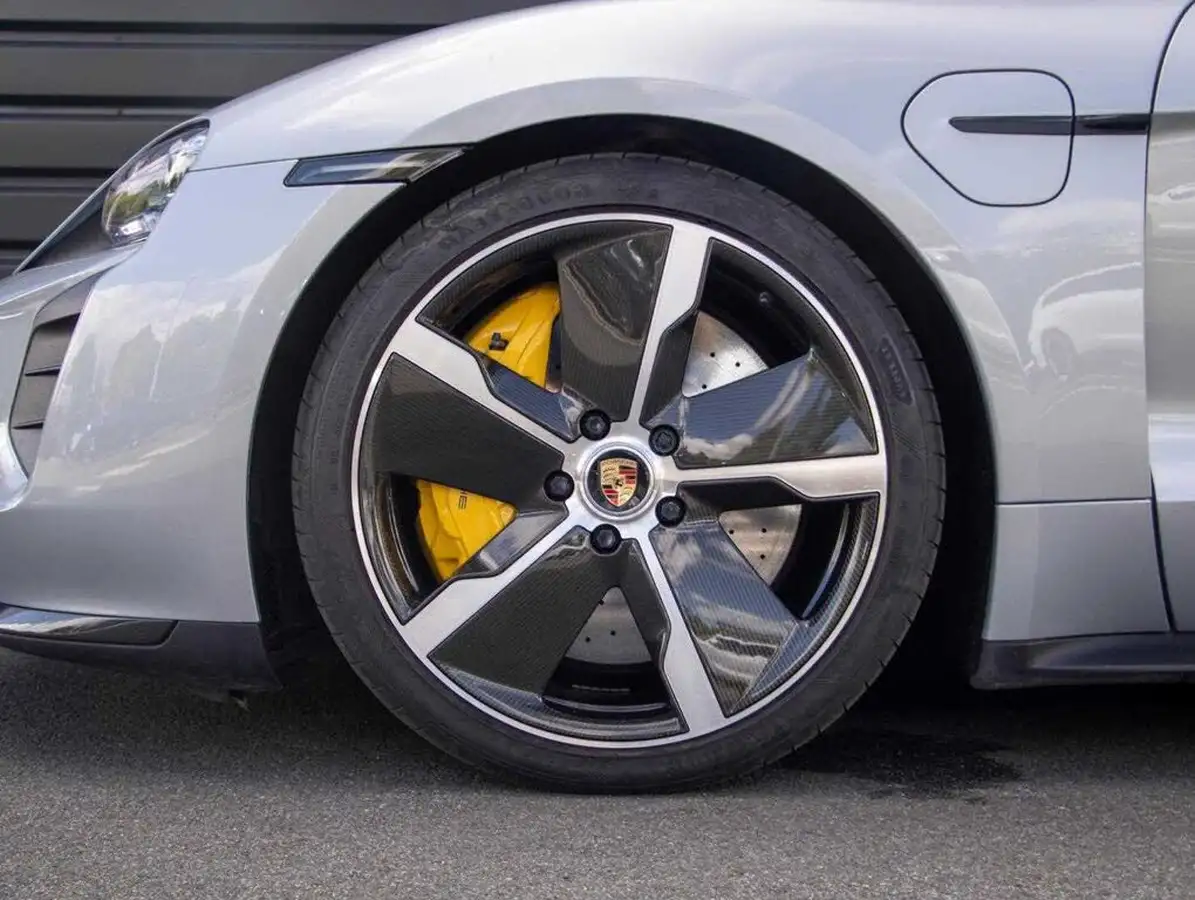 2020-porsche-taycan-e-turbo-s-big-3