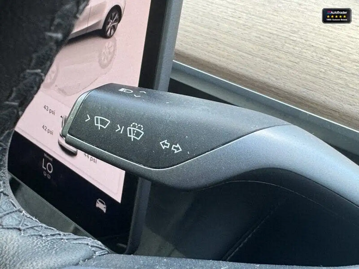 2022-tesla-model-y-e-long-range-big-12