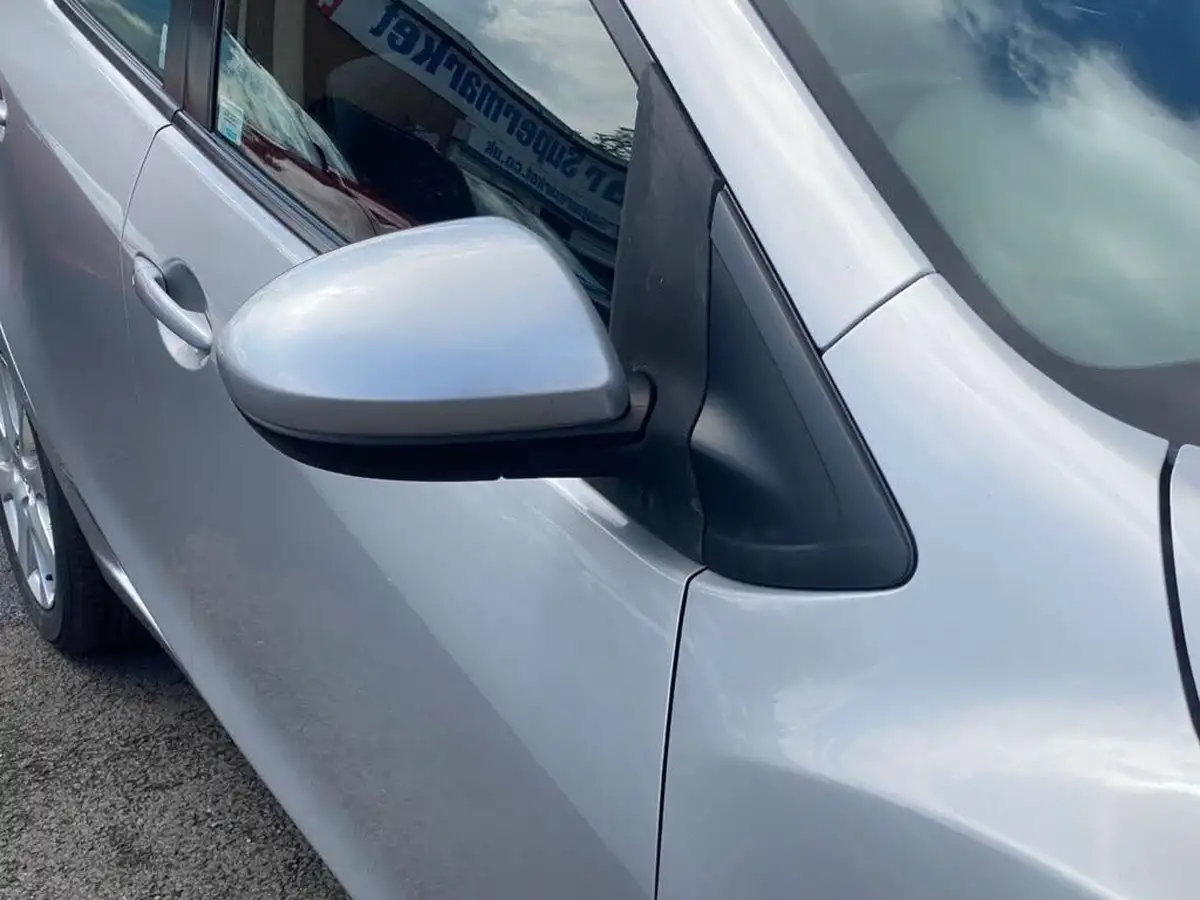 2012-mazda-mazda2-15-ts2-big-31